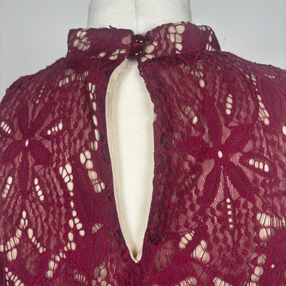 Lace Sleeveless High Neck Blouse - Picture 4 of 6